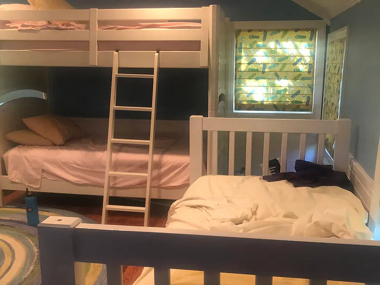 Bunkbed room