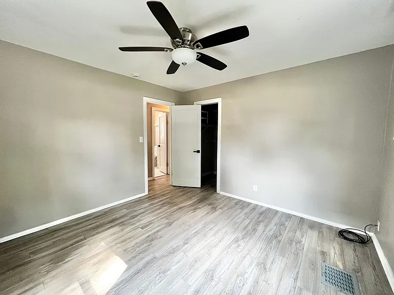 704 Welch Ave — Photo 9