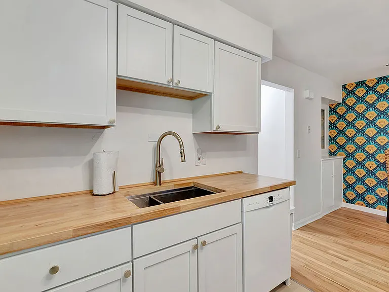 2948 Wardall Ave #3 — Photo 11