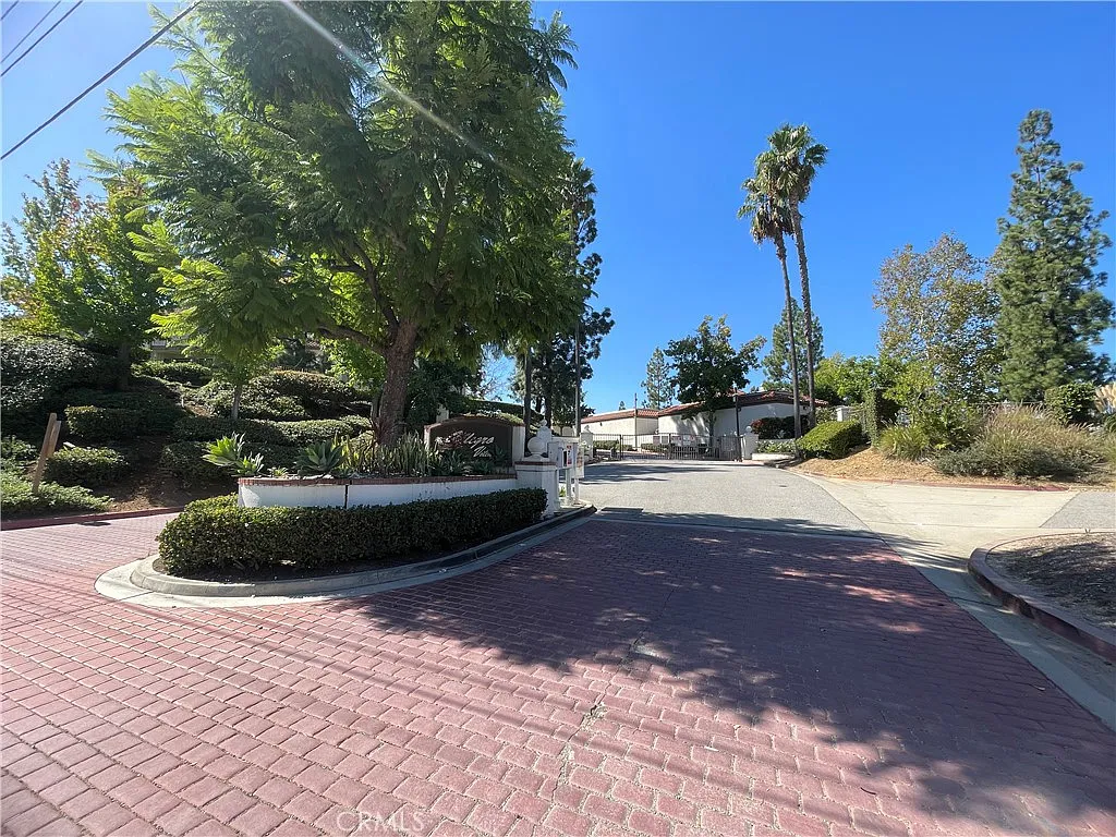 2 bed, 930 sqft, $2,600 — Photo 4