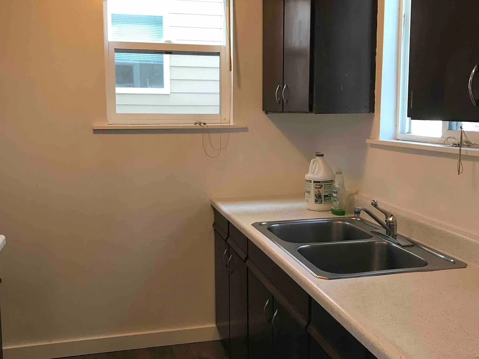 3 bed, 1000 sqft, $2,350 — Photo 2