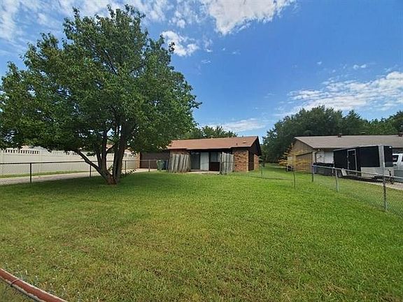2nd image of 3718 Red Oak Dr