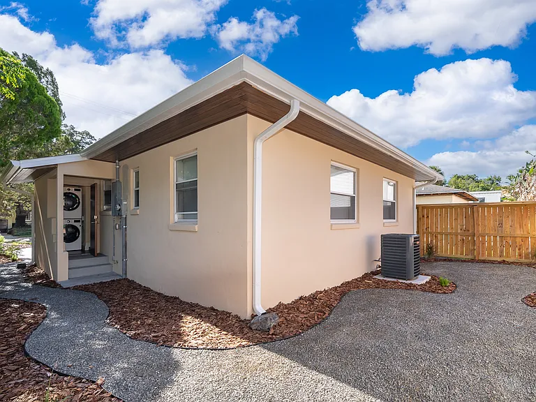 623 Florida St — Photo 10