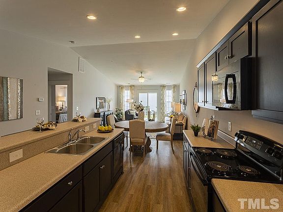 3rd image of 1560 Claridge Dr #65