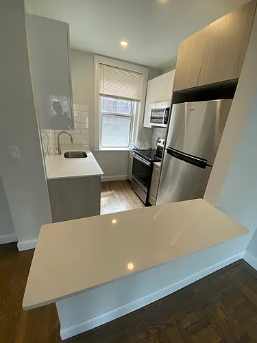 32 Queensberry St #9 Photo 1