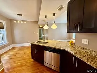 2 bed, 1.0 bath, 788 sqft, $1,225 — Photo 2
