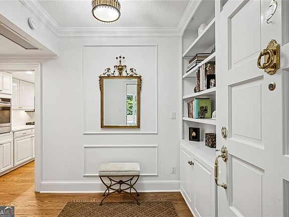 4th image of 2765 Peachtree Rd NE APT 3