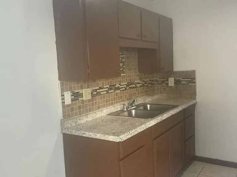 2226 Leo Dr — Photo 1