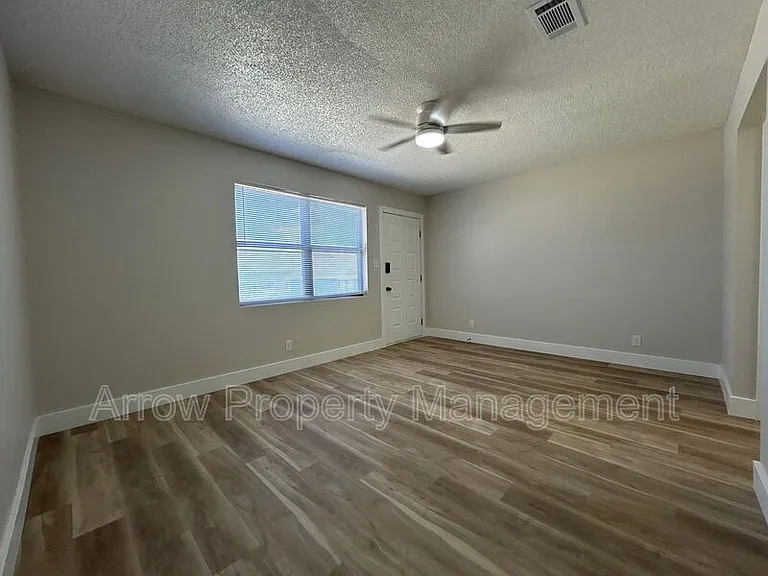 1216 S Jackson St — Photo 3