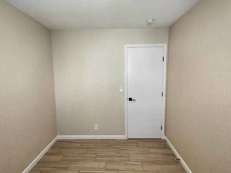 2222 I St #13 — Photo 26