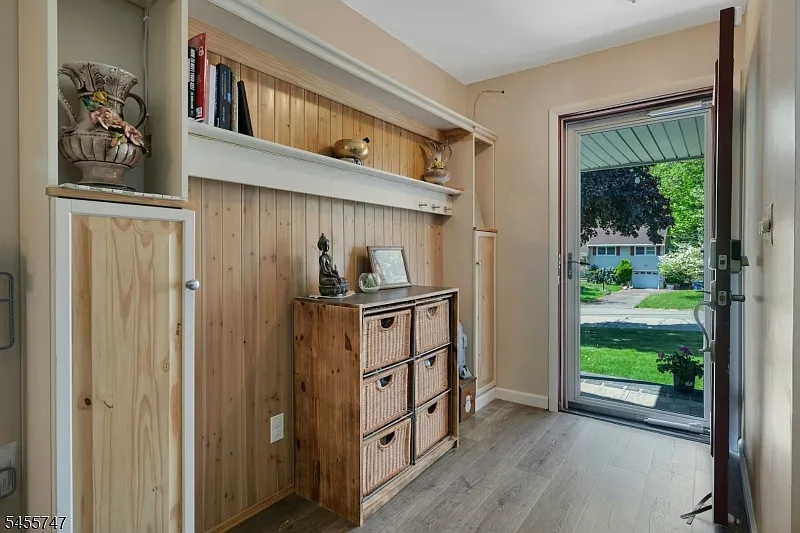 4 bed, 2.5 bath, $5,000 — Photo 3