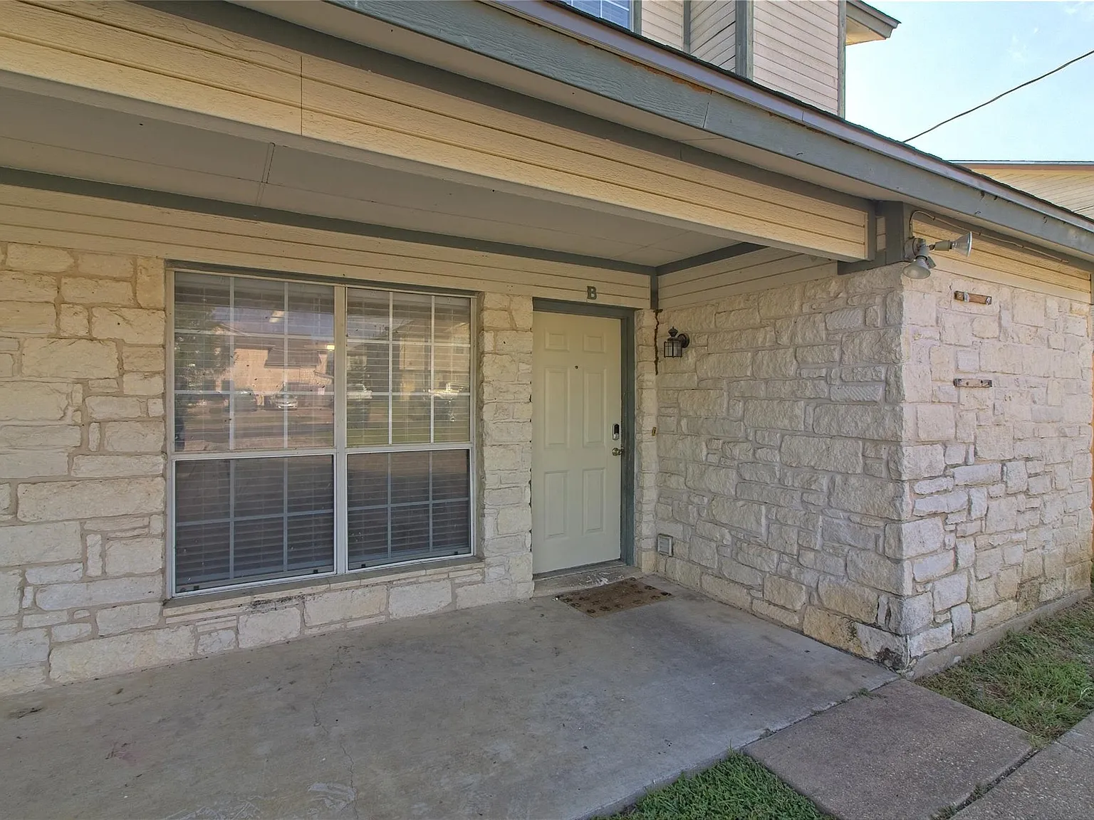 2 bed, 2.5 bath, 1030 sqft, $950 — Photo 2