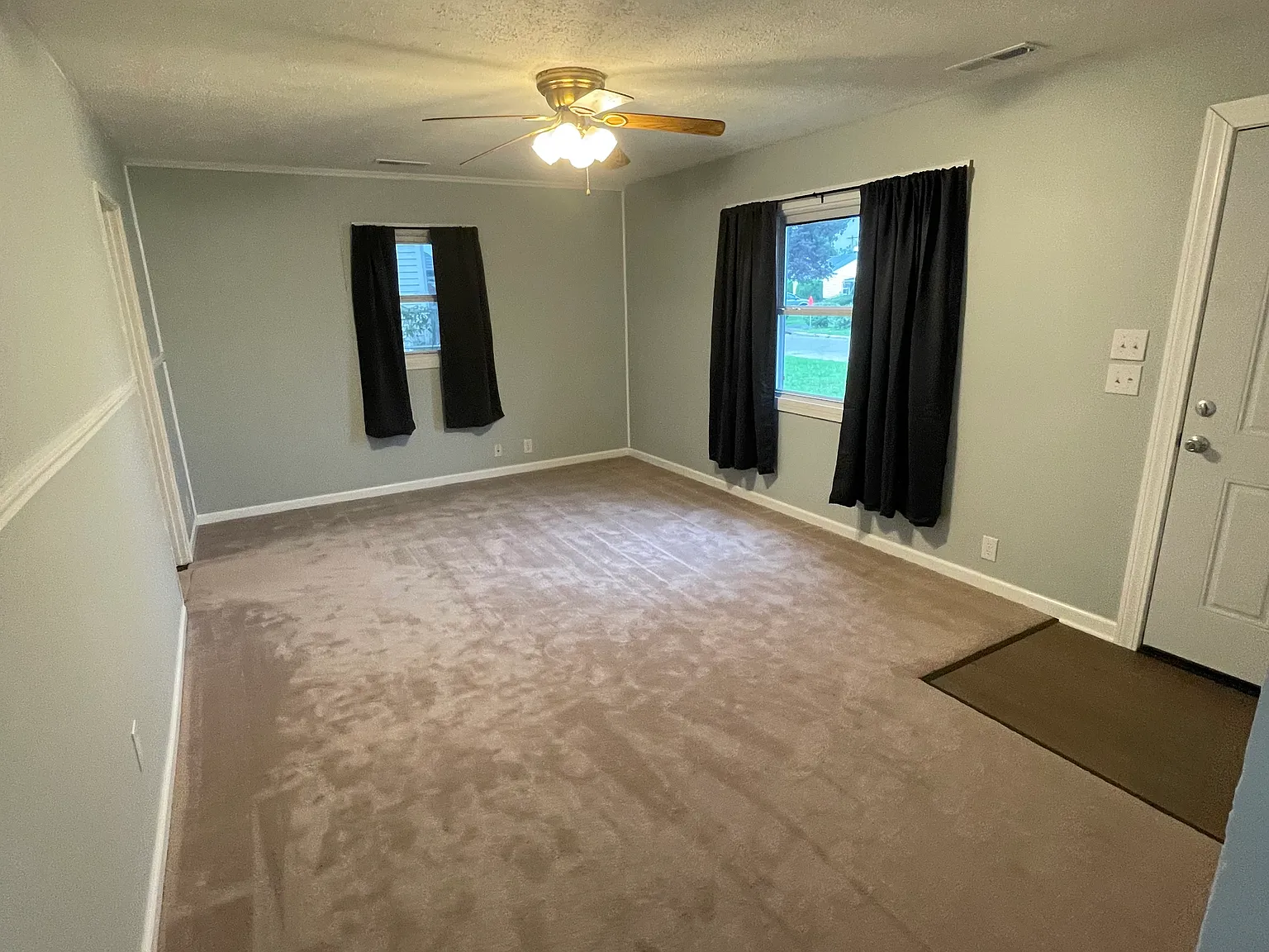 3 bed, 875 sqft, $1,700 — Photo 2