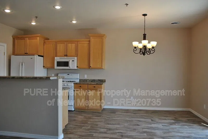 3 bed, 2.5 bath, 1443 sqft, $1,650 — Photo 4