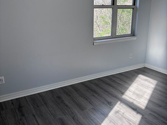 5th image of 1301 Hillcrest Pl APT 3