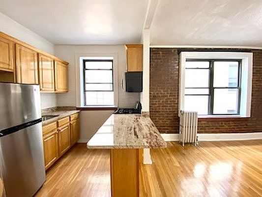 1st image of 21-24 Crescent St #C2