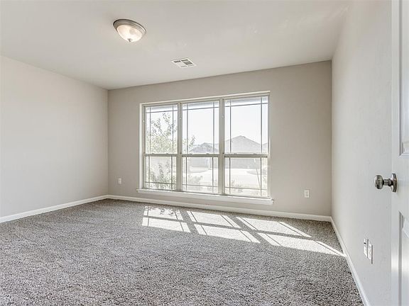 5th image of 1012 Hickory Creek Dr