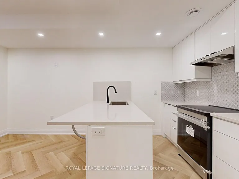3028 William Cutmore Blvd #BASEMENT — Photo 3