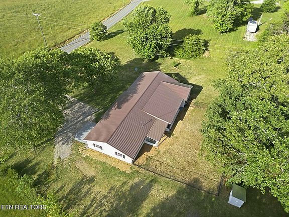2nd image of 1024 Reagan Valley Rd