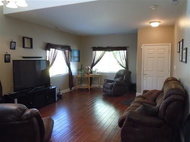 2nd image of 1555 Istrice Rd