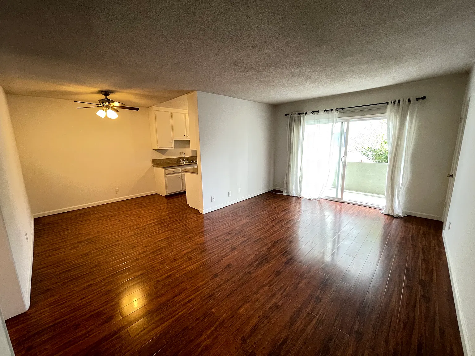 1 bed, 850 sqft, $2,495 — Photo 3