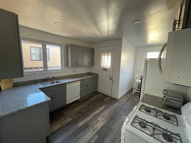 6221 Nicholson St — Photo 2
