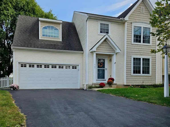 705 Danbury Dr, Red Lion, PA 17356