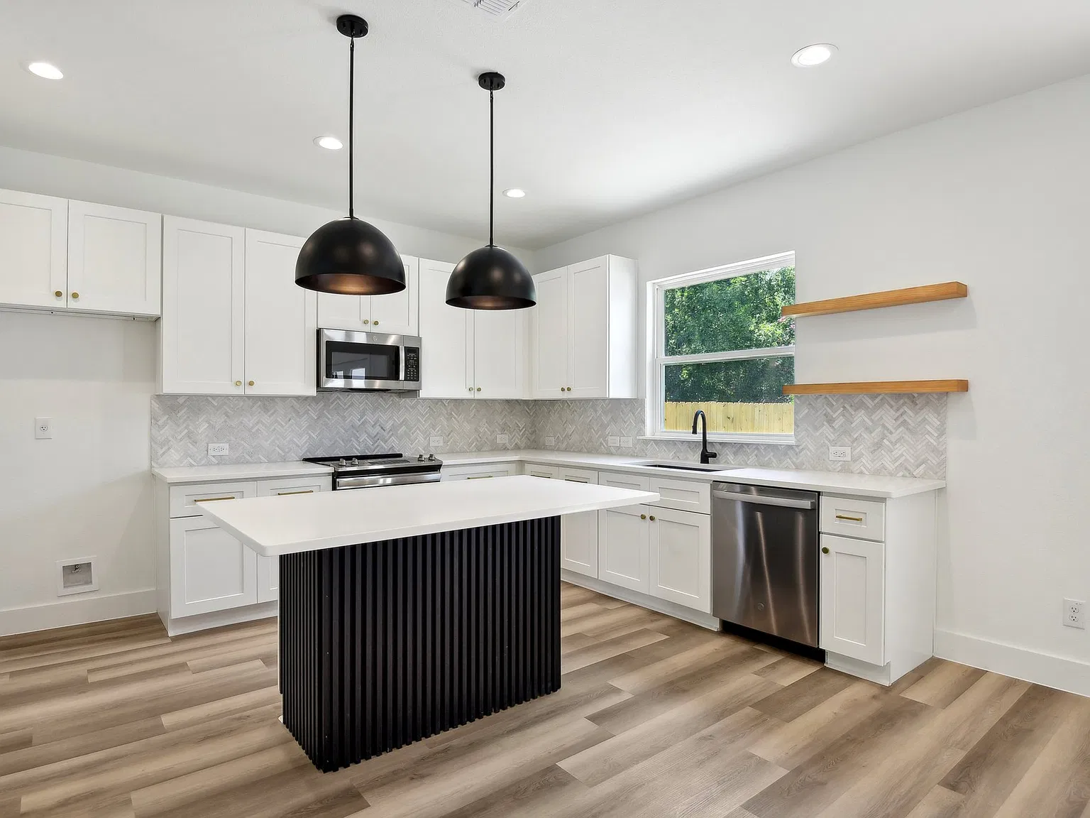 3 bed, 1687 sqft, $1,950 — Photo 3