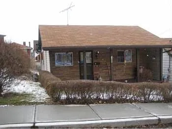 1208 Sutherland St photo 1