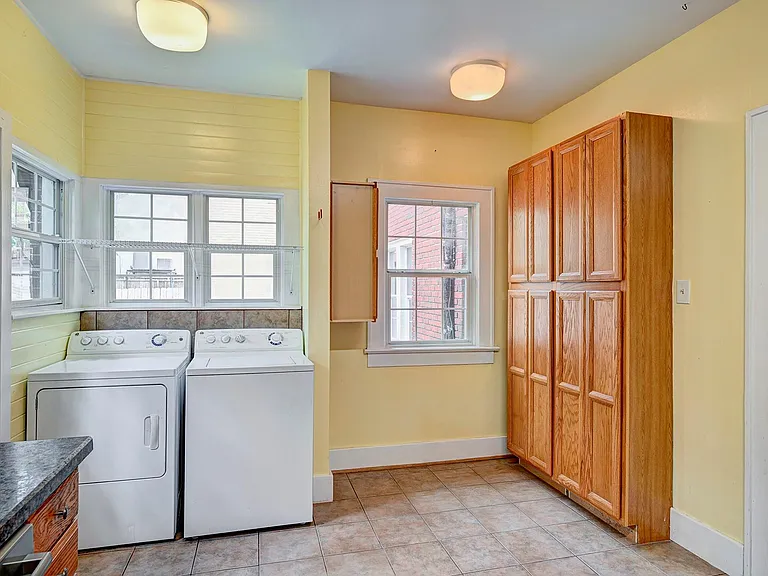 512 W Pierce St — Photo 6