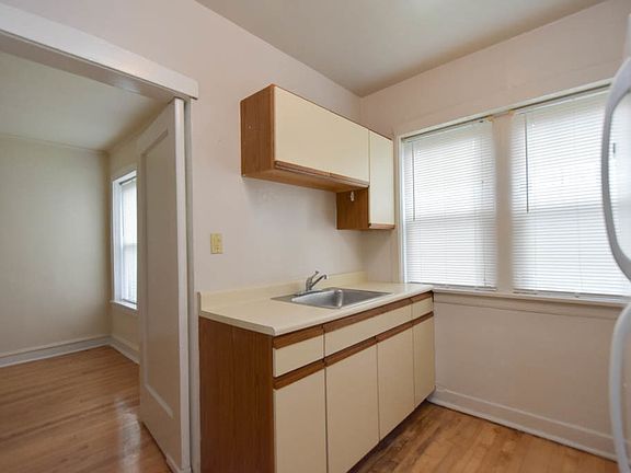 3rd image of 1139-139 Oak Ave #W3