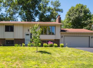 3725 Cottonwood Ln N, Plymouth, MN 55441