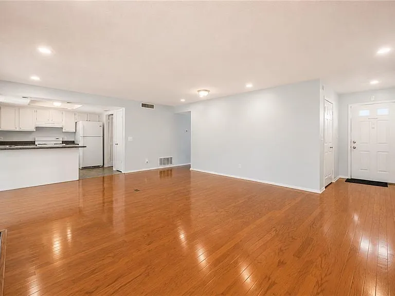 44 Rumson Ct SE — Photo 3