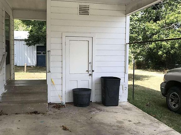 3rd image of 801 Magnolia Ave