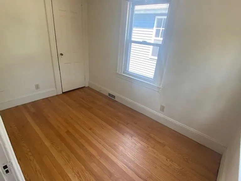 378 Crown St — Photo 17