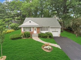 81 Robert Dr, New Rochelle, NY 10804