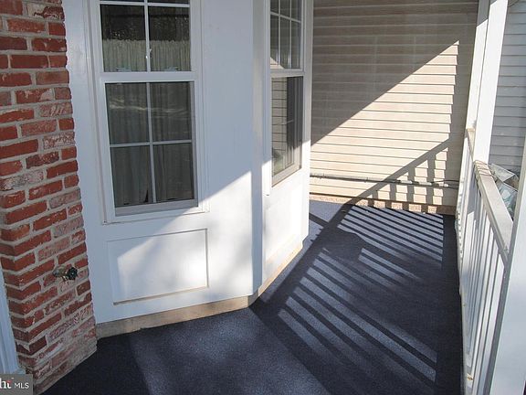 4th image of 62 Ardsley Ct