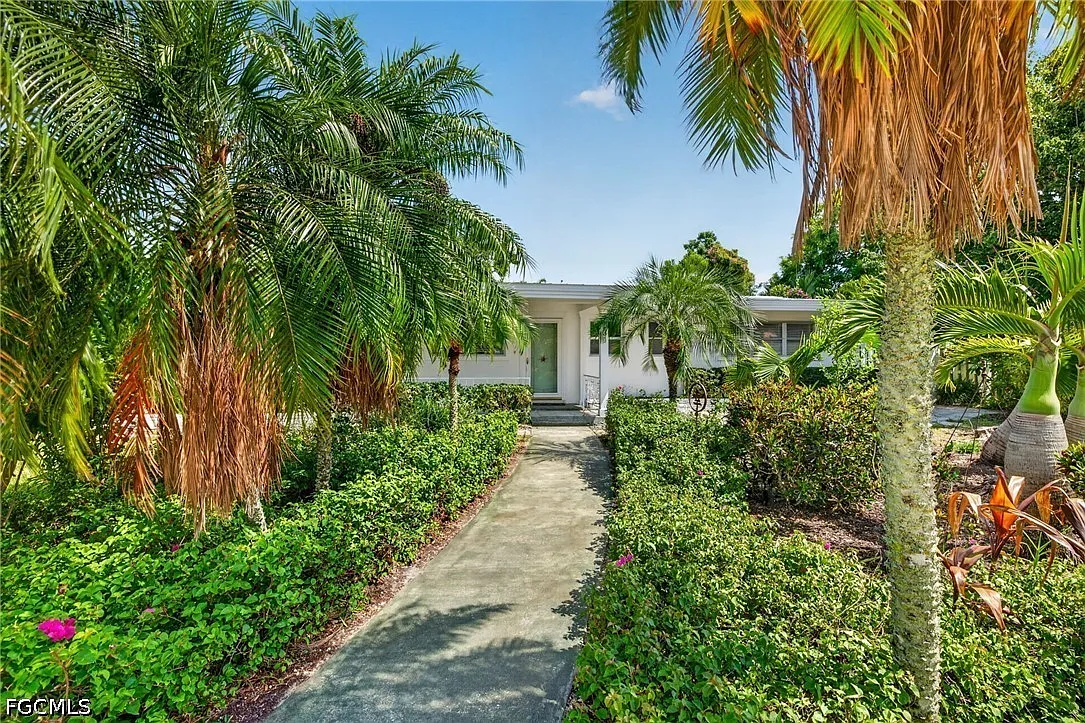 4 bed, 3.0 bath, 2726 sqft, $12,500 — Photo 4