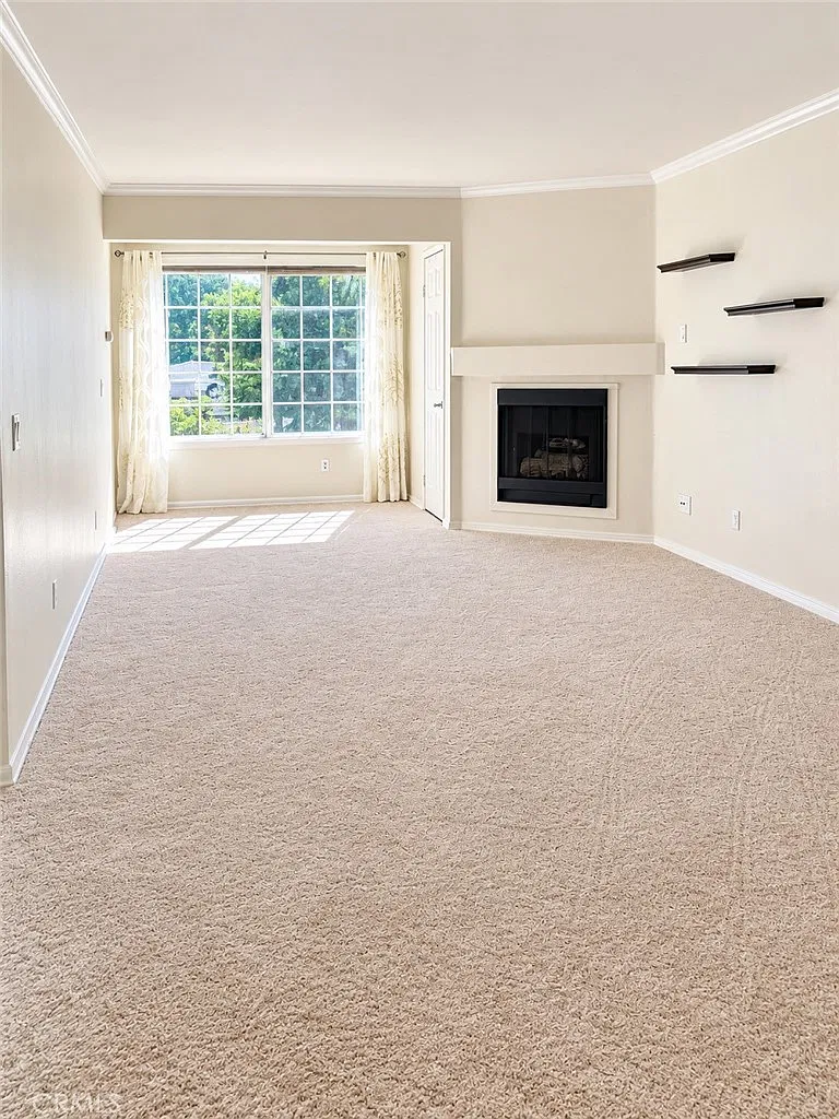 2 bed, 1000 sqft, $3,200 — Photo 3