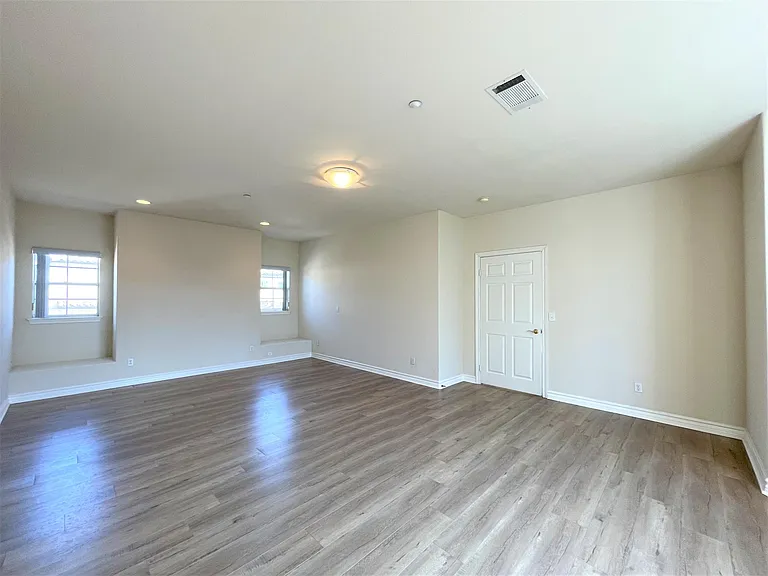 401 S 3rd Ave — Photo 12