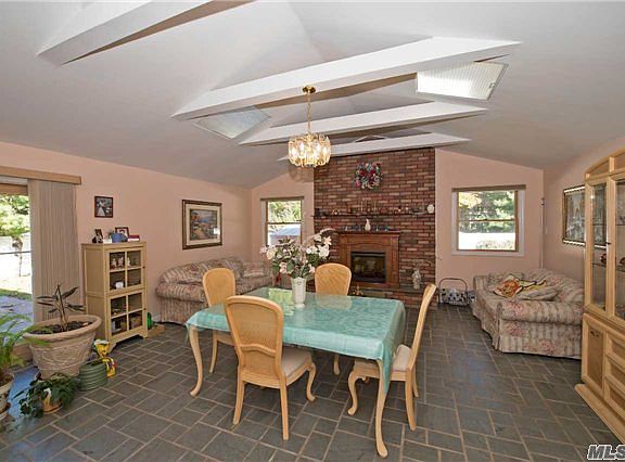 2nd image of 118 Jacqueline Ln