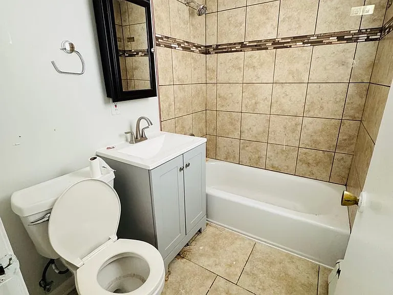 Taylor Court Apartments — Photo 10