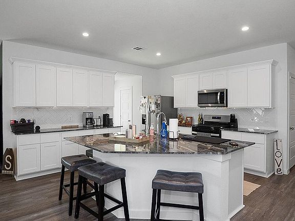 4th image of 8938 Colicroot Dr