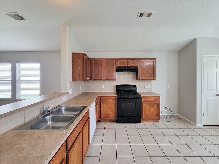 7438 Fox Knoll Ln — Photo 12
