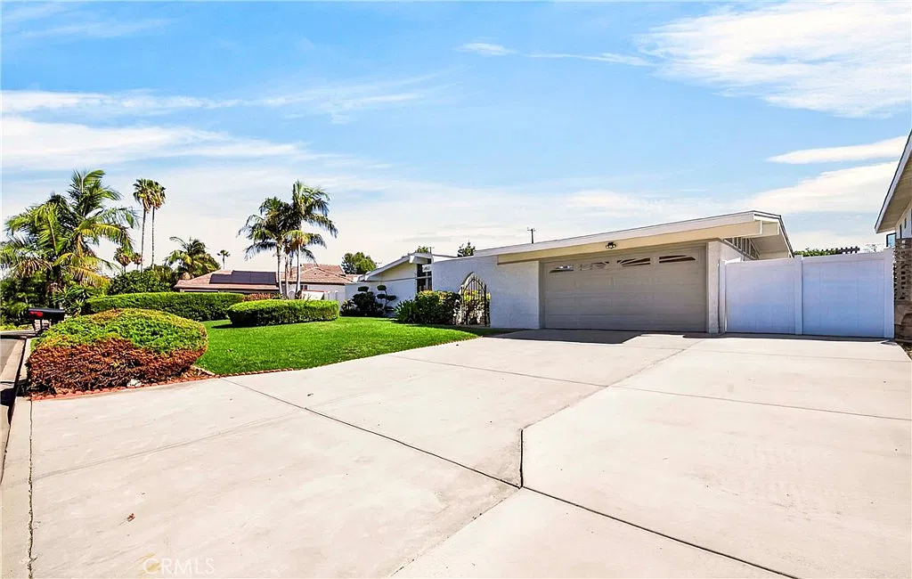 3 bed, 2207 sqft, $5,500 — Photo 2
