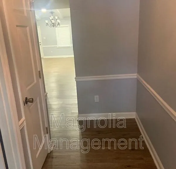 1302 Oakridge Ave — Photo 8