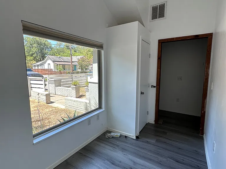 1212 Willow St — Photo 2