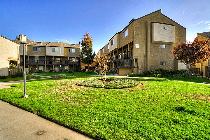 Highlander Park Apartments — Photo 2
