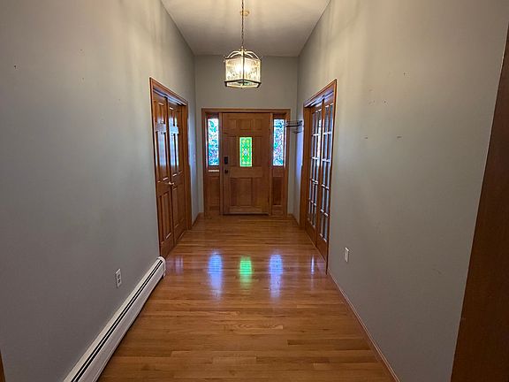 4th image of 92 Chestnut St