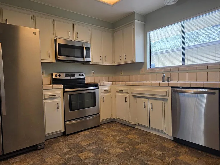 1884 Cherokee Dr #4 — Photo 1